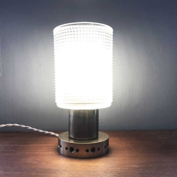 Flot lille unika Bordlampe bygget af genanvendte materialer. Design by Edison &amp; Co