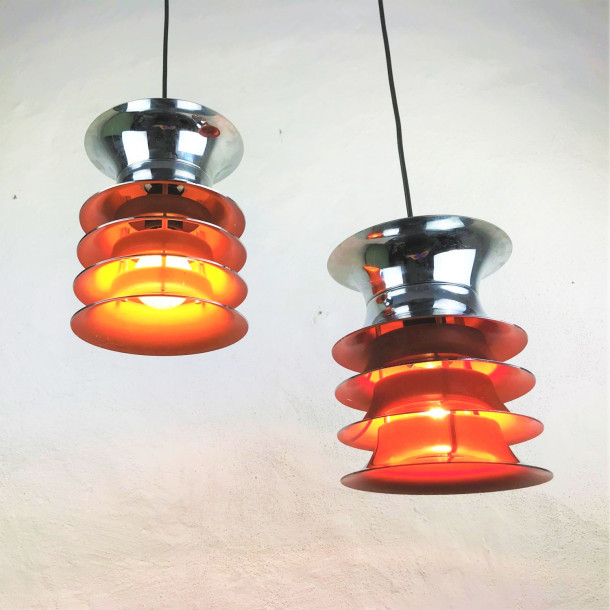 Loftlamper i Krom &amp; Orange. Monteret med nye ledninger