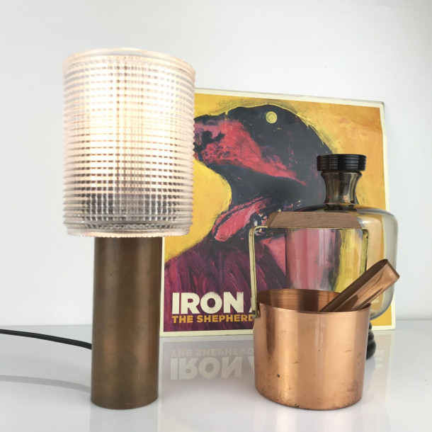 Bredygtig unika bordlampe i kobber og vintageglas