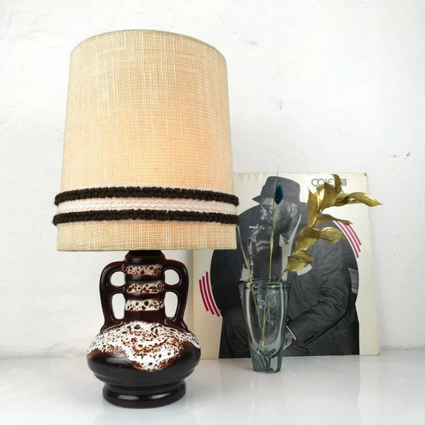 Vintage Keramik Bordlampe. Brun og Hvid Glasur. Original skrm